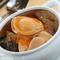 2. 鮑汁燒鴨燴麵